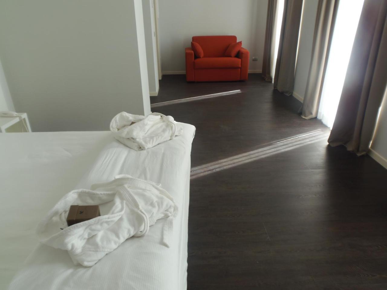 Albergo Dongo Exterior photo
